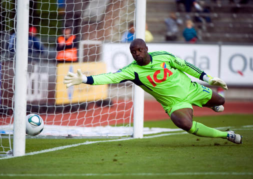 Pa Dembo Touray, målvakt, Djurgården släpper in 2-2
