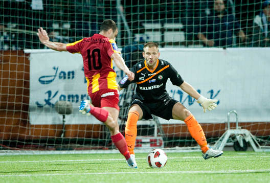Sharbel Touma, Syrianska utmanar John Alvbåge, målvakt