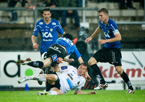 Marcus Hansson, Gefle, fäller Anel Raskaj, Halmstad
