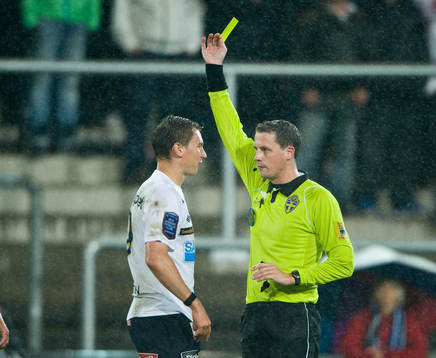 Marcus Hansson, Gefle får gult kort av Andreas Ekberg,
