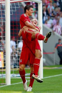 Mario Gomez och Bastian Schweinsteiger, Bayern (Jubel)