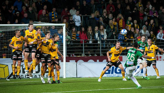 Wanderson do Carmo, GAIS, slår en frispark