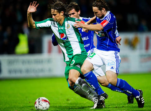Björn Runström, Hammarby, försöker ta sig igenom