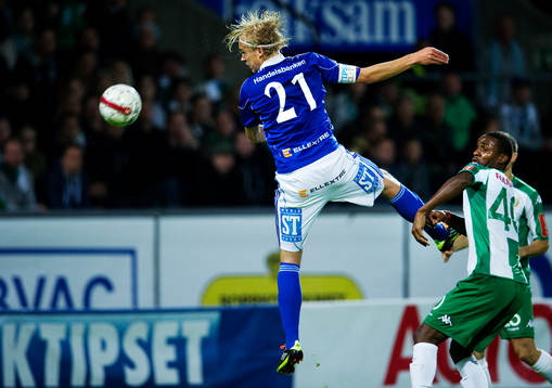 Pontus Engblom, Sundsvall, vinner en luftduell