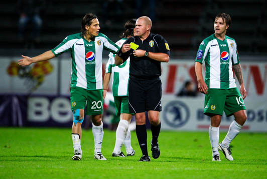 Björn Runström, Hammarby, argumenterar med Mattias Nyman,