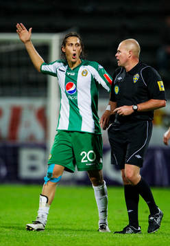 Björn Runström, Hammarby, argumenterar med Mattias Nyman,