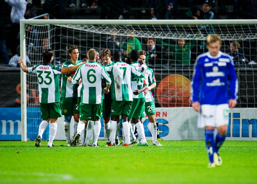 Andreas Dahl, Hammarby, gratuleras till sitt 1-0-mål. Jubel