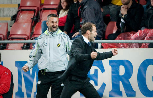 Nebojsa Novakovic och Andreas Alm, tränare AIK jubel på