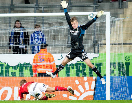 Erik Israelsson, Kalmar, gör 2-3 bakom Erik Dahlin,