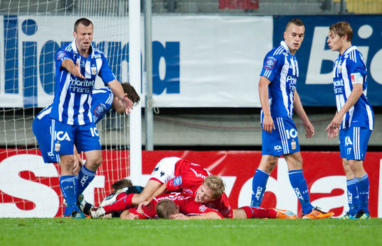 Tobias Carlsson, Kalmar, avgör - 3-4, jubel. Hjalmar