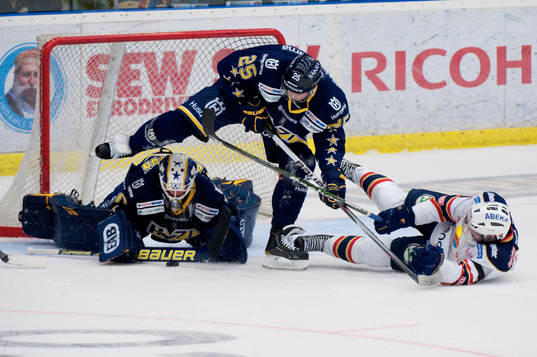 Daniel Larsson, målvakt,  Hv71, Mattias Karlsson, Hv71,