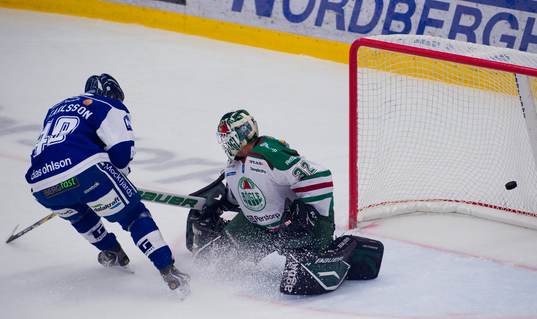 Gabriel Karlsson, Leksand gör 1-0 på Jonas Fransson,