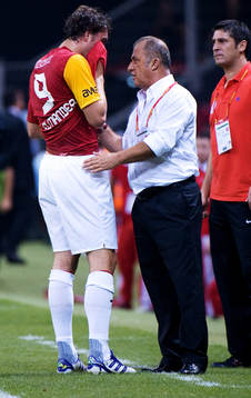 Johan Elmander, pratar med Fatih Terim, tränare,
