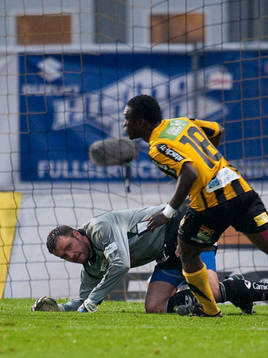 Abdul Majeed Waris, Häcken, gör mål