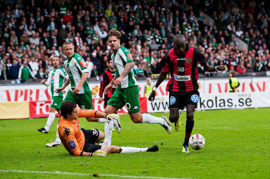 Aziz Corr Nyang, Brommapojkarna, oroar framför Johannes