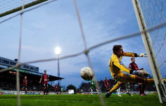 Kristoffer Nordfeldt, målvakt, Brommapojkarna, släpper in