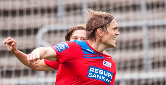 1-0 Thomas Sörum, Helsingborg, som grattas av Simon Thern,