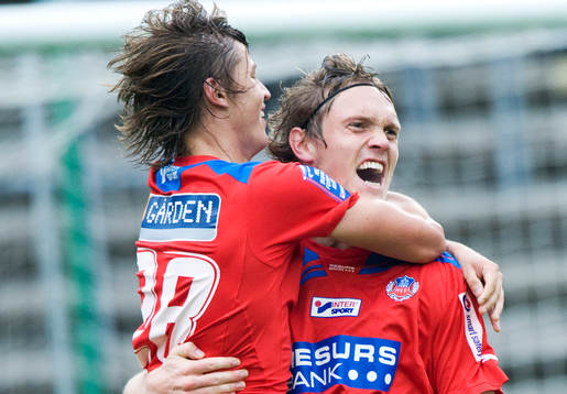 1-0 Thomas Sörum, Helsingborg, som grattas av Simon Thern,