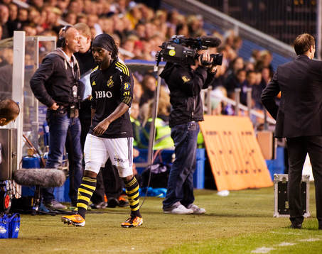Martin Mutumba, AIK, lämnar planen