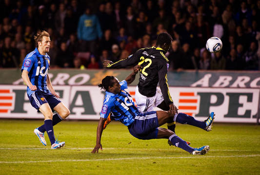 Kebba Ceesay, Djurgården, stoppar Kwame Karikari, AIK