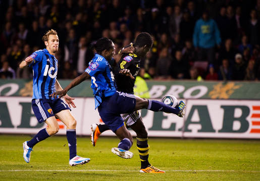 Kebba Ceesay, Djurgården, stoppar Kwame Karikari, AIK