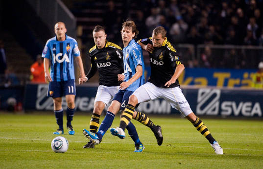 Jani Lyyski, Djurgården, kläm emellan två AIK-spelare