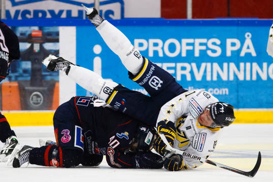 Jesse Joensuu, HV71 "kör över" Pär Arlbrandt, Linköping