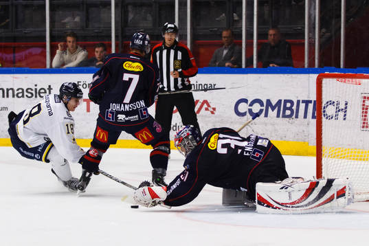 Christian Engstrand, målvakt, Linköping gör en räddning