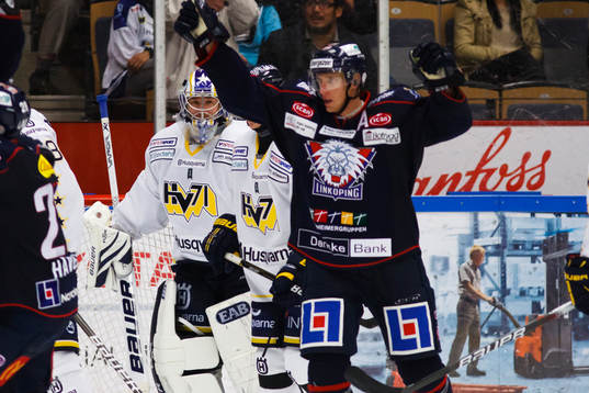 Andreas Andersson, HV71 depp bakom jublande LHC-spelare