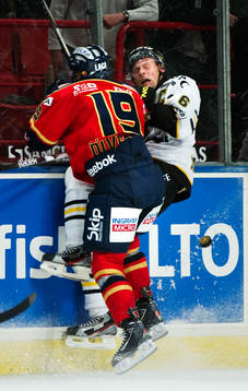 Jimmie Ölvestad, Djurgården, tacklar Dick Tärnström, AIK