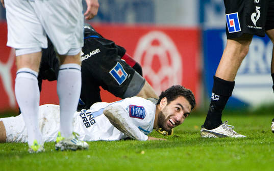 Jimmy Durmaz, Malmö, skrattar liggande