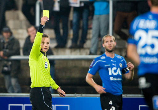Martin  Strömbergsson, domare, gult kort, varning till