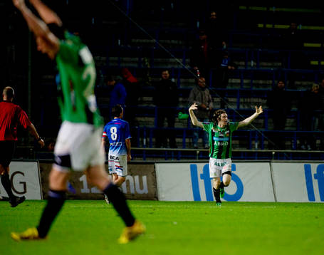 Markus Gustafsson, Gais (i bakgrunden) har gjort 1-0. Jubel