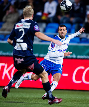 Imad Khalili, Norrköping, slår ett inlägg
