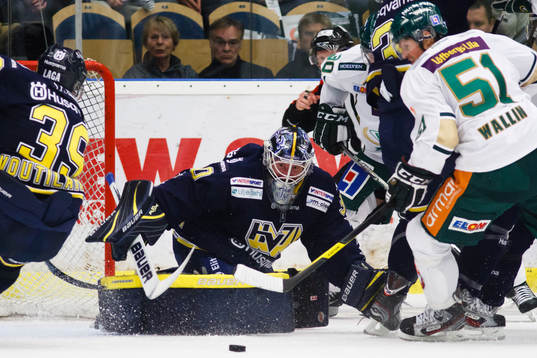 Johan Gunarsson, målvakt, HV71, fick jobba hårt i sin