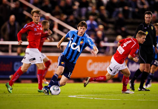 Kasper Hämäläinen, Djurgården, kontrollerar bollen