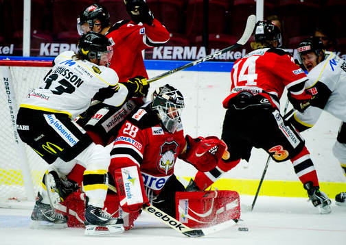 Hannu Toivonen, målvakt, Malmö och Marcus Jonsson,