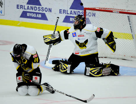 Andreas Lindh och Lars Johansson, målvakt, Västerås