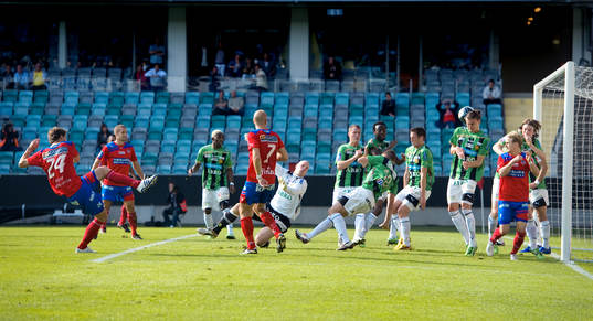 Erlend Hanstveit, Helsingborg, skjuter 1-0