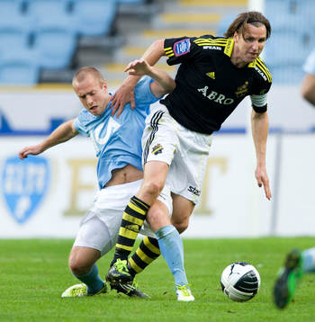 Daniel Larsson, Malmö får Nils-Eric Johansson, AIK, på