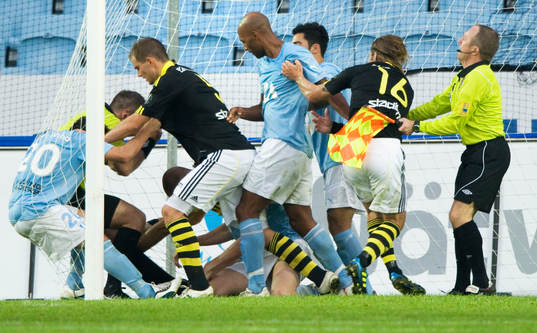 1-1, Mathias Ranegie, Malmö, sedan uppstår tumult