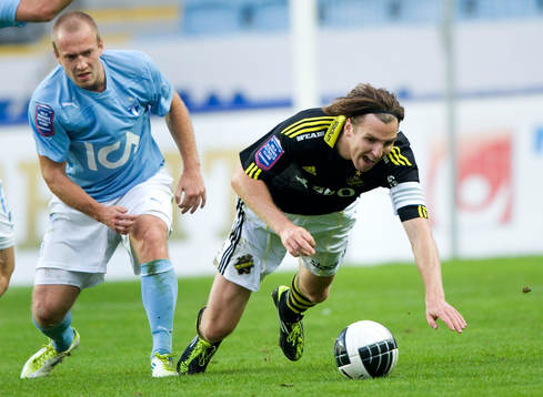 Daniel Larsson, Malmö får Nils-Eric Johansson, AIK, på