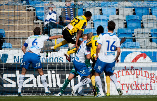 Rene Makondele, Häcken trycker in 1-0