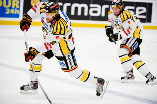 Jörgen Sundqvist, Brynäs, skjuter mot mål
