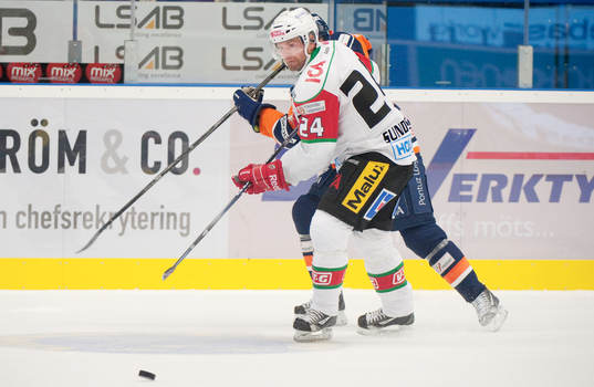 Niklas Sundström, Modo