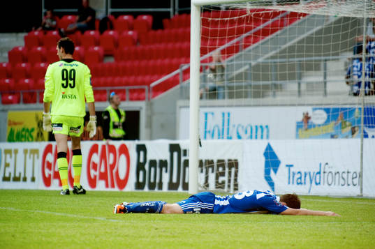 Elmar Bjarnason, IFK Göteborg, missar målchans. Depp,