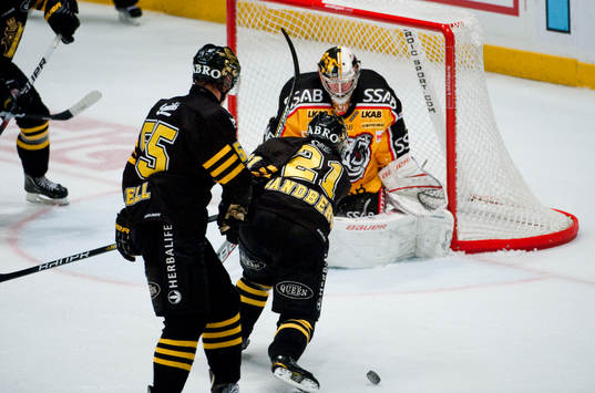 Christian Sandberg, AIK missar pucken när han skjuter