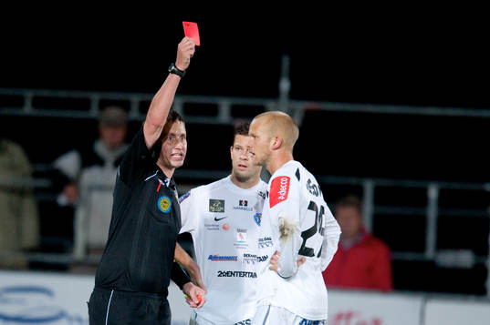 Magnus Ahlsen, domare, Robin Ganemyr, Falkenberg, utvisad
