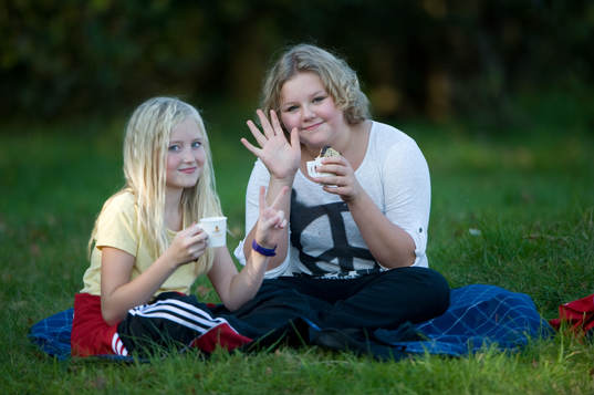 Andrea Henning och Hanna Silvåker. Åskådare