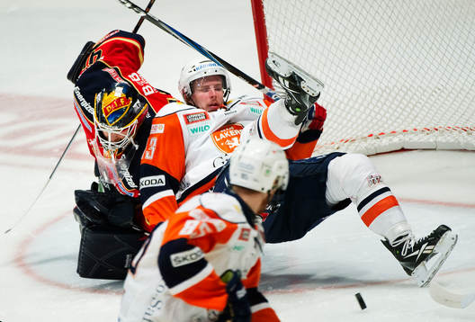 Anders Eriksson, Växjö, faller över Gustaf Wesslau,